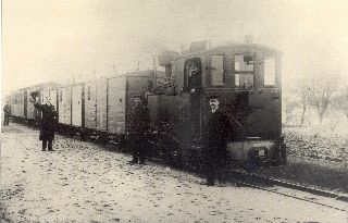 Die Bahn im Haltepunkt Niederstrahwalde
